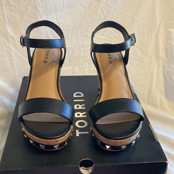 NEW Torrid Black Studded Platform Cork Wedge, 9 (4W) extra wide width - Picture 5 of 8